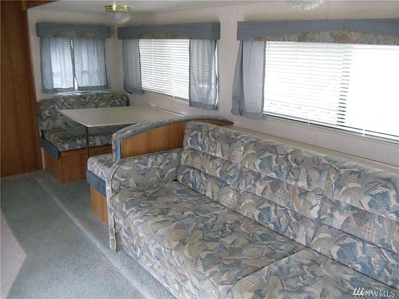 Sofa pullout.