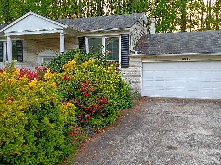 3982 Admiral Dr — Photo 2