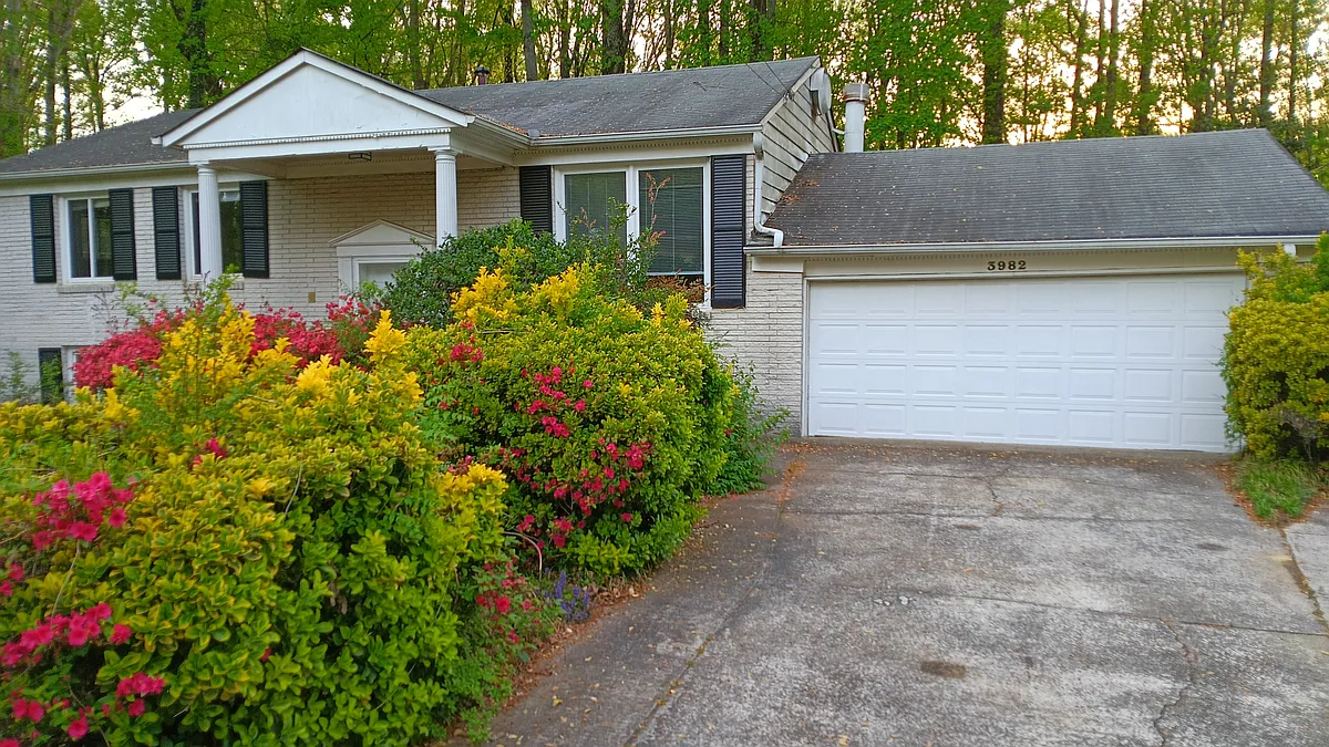 Building Photo - 3982 Admiral Dr