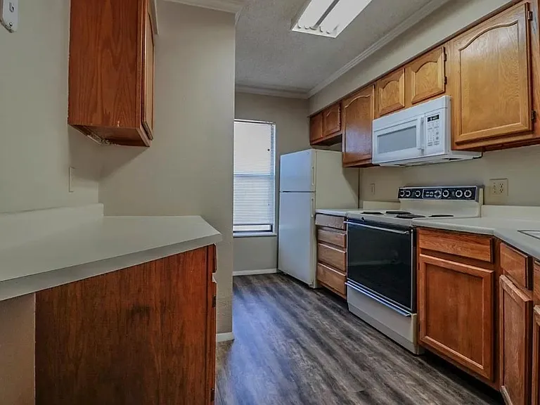 7410 Avenue X #402 — Photo 2