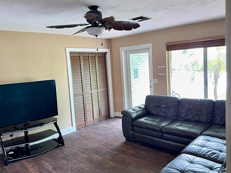 6 Atlantic Ave — Photo 3