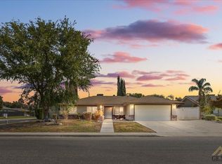 9016 Hemingway Pl, Bakersfield, CA 93311