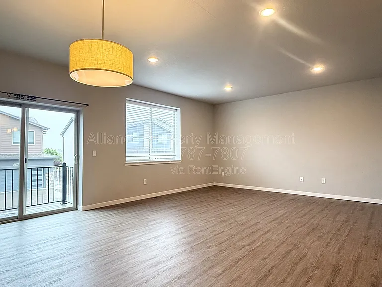 5424 Carvel Grv — Photo 9