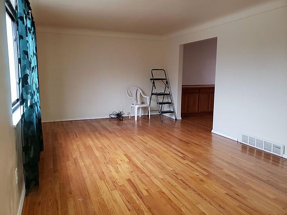 3rd image of 7048 Golfway Dr