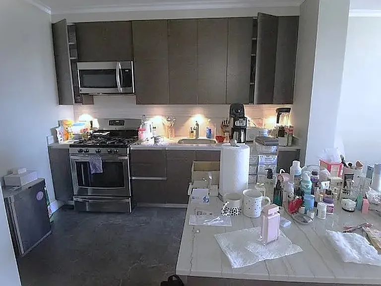 333 E 34th St #17B — Photo 11