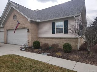 23585 Ashley Dr, Flat Rock, MI 48134