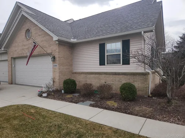 23585 Ashley Dr, Flat Rock, MI 48134