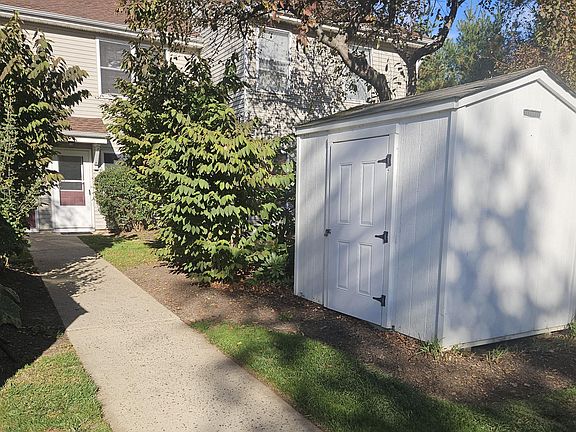 3rd image of 203 Danser Drive