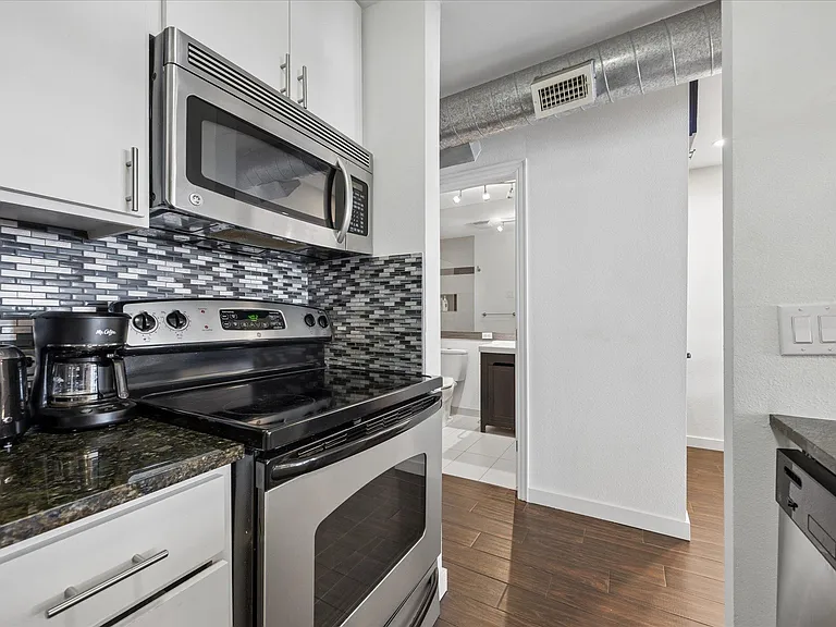 1510 W 6th St #206 — Photo 7