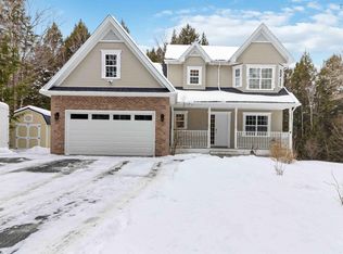 685 High Rd, Fall River, NS B2T1E8