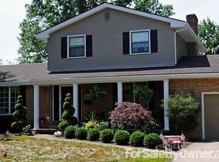 8069 Burgess Lake Dr, Poland, OH