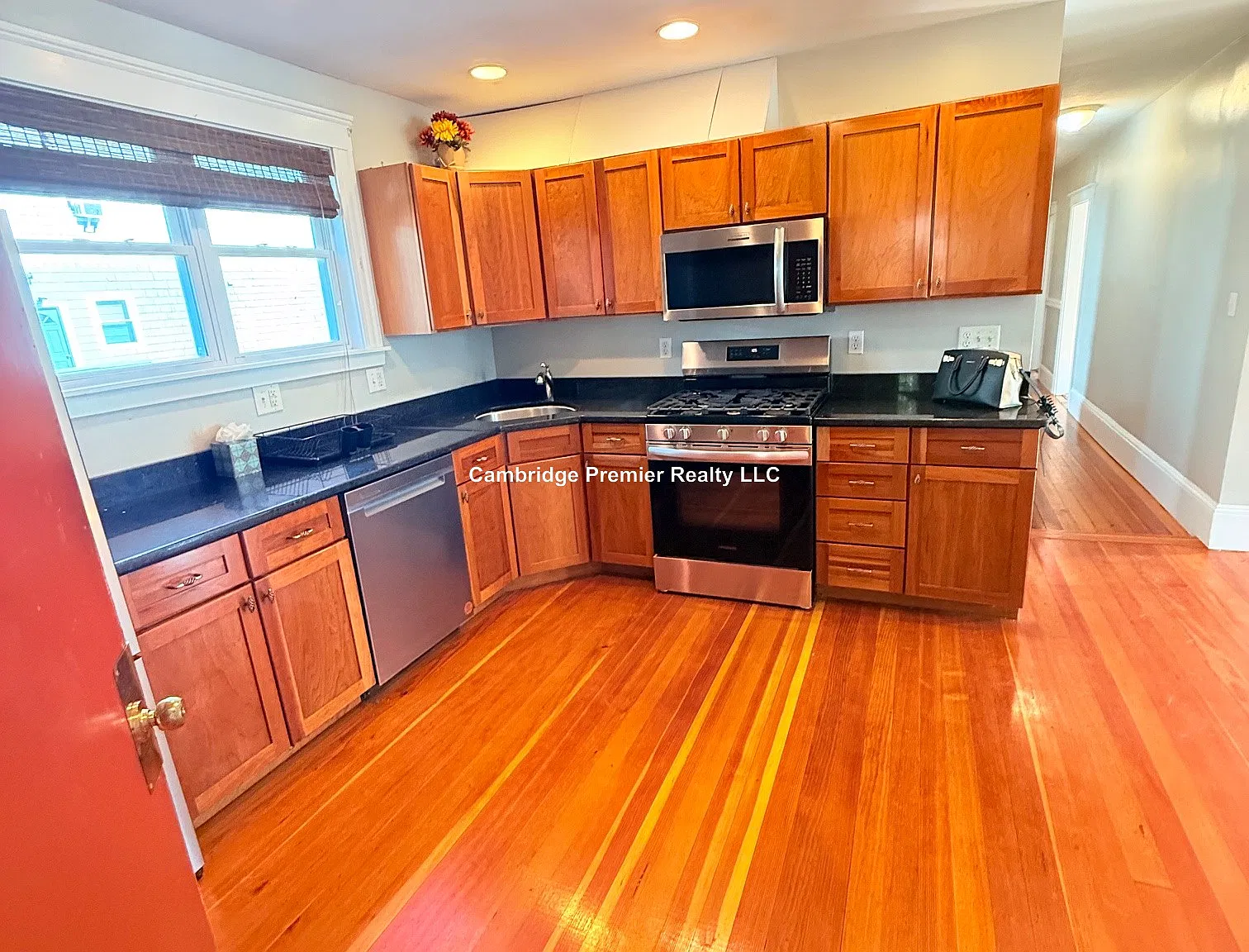3 bed, 1115 sqft, $4,500 — Photo 2
