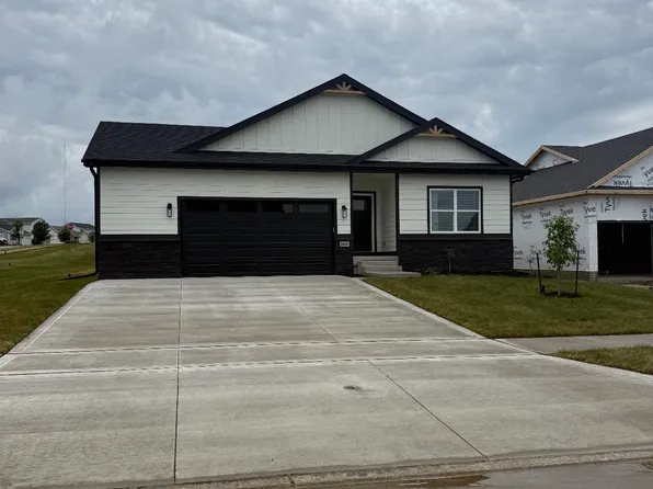 1666 22nd Ave SE, Altoona, IA 50009