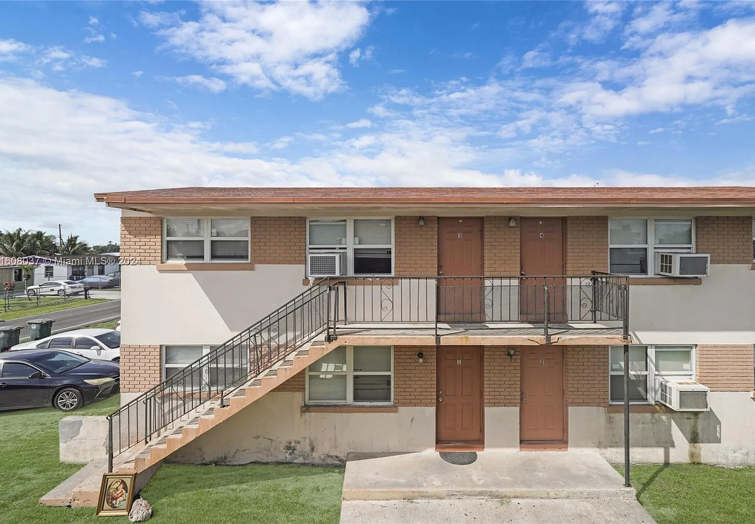 2 bed, 1.0 bath, 636 sqft, $950 — Photo 1