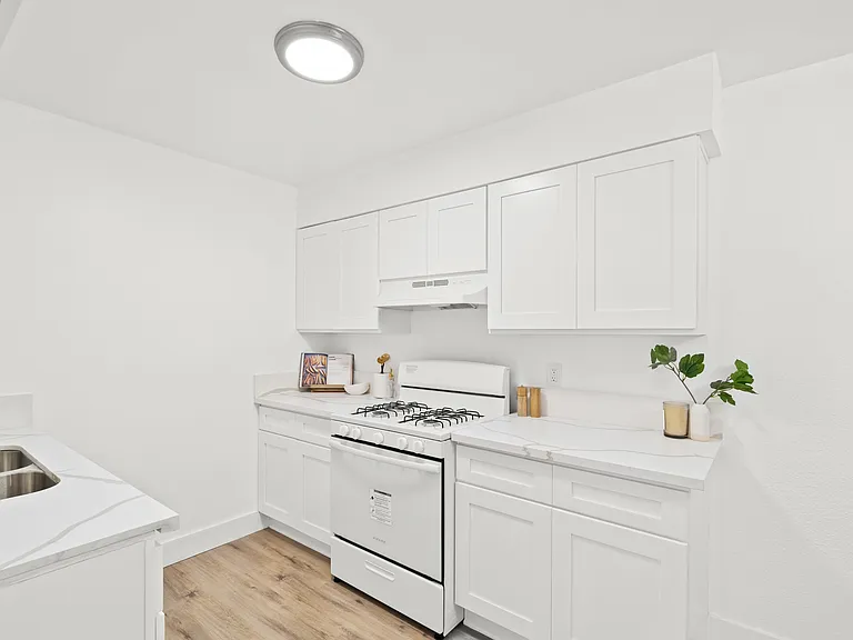 1515 Rosecrans Ave — Photo 4