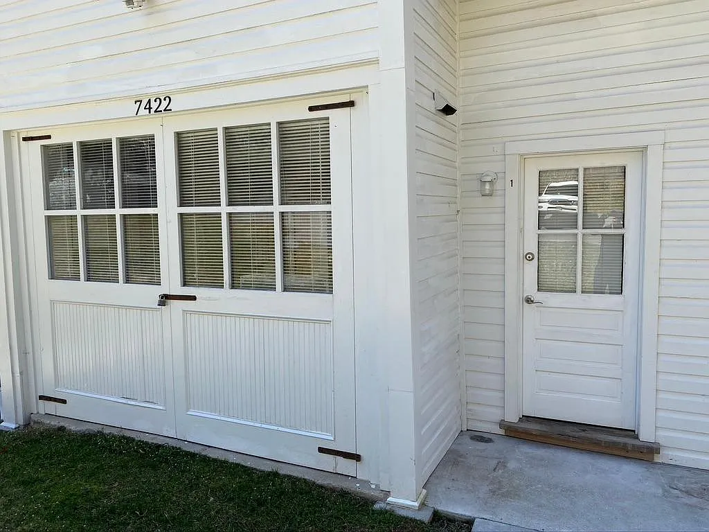 7422 Springfield Ave — Photo 3