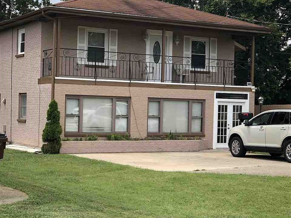 1st image of 10 Rose Ave
