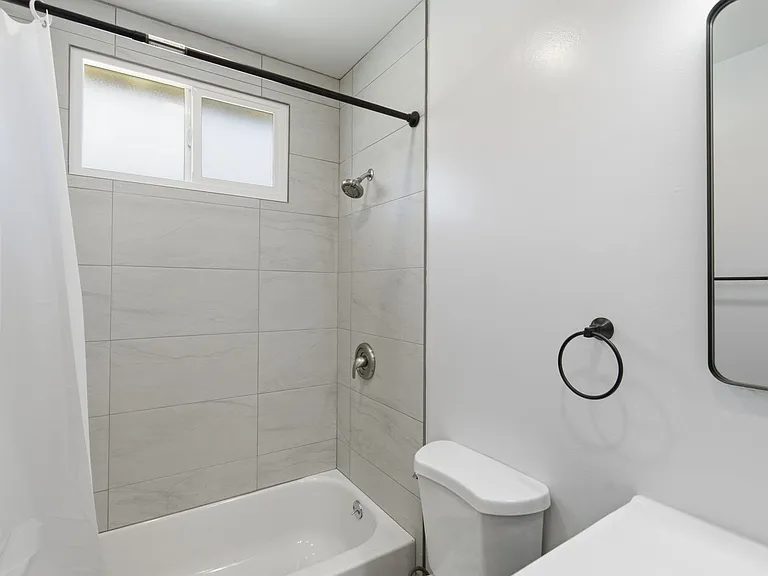 7305 Variel Avenue — Photo 21