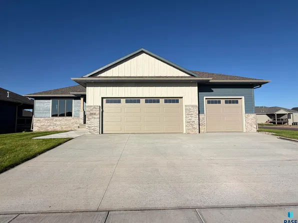 2801 S Maplewood Ave, Sioux Falls, SD 57110