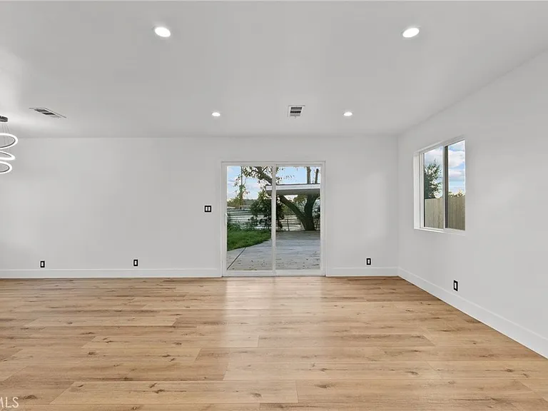 12869 Norris Ave — Photo 9