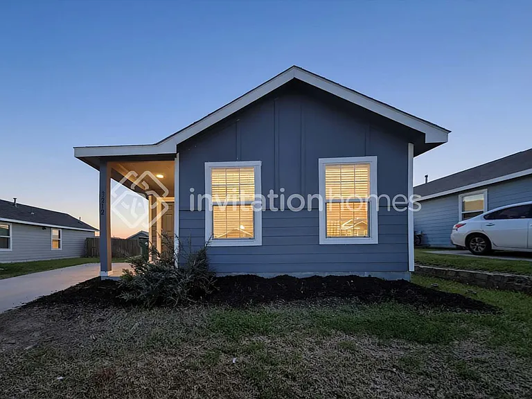 3212 Crestone Dr — Photo 1