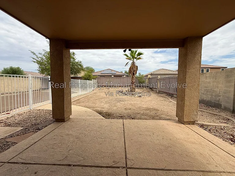 25824 W Burgess Ln — Photo 32