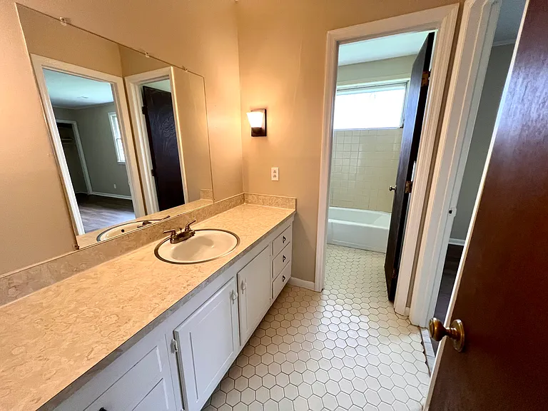 600 Brooks Rd — Photo 17