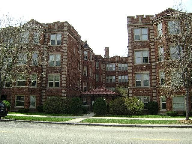 2nd image of 1000 S Austin Blvd APT 3E