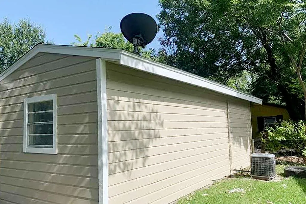 3 bed, 1.0 bath, 1030 sqft, $1,600 — Photo 2