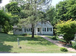 18 Greenbush Dr, Poughkeepsie, NY 12601