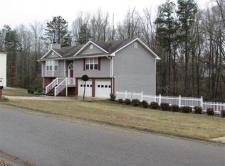 723 Stoneview Dr, Hoschton, GA 30548