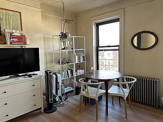 4th image of 223 Sackett St APT 4R