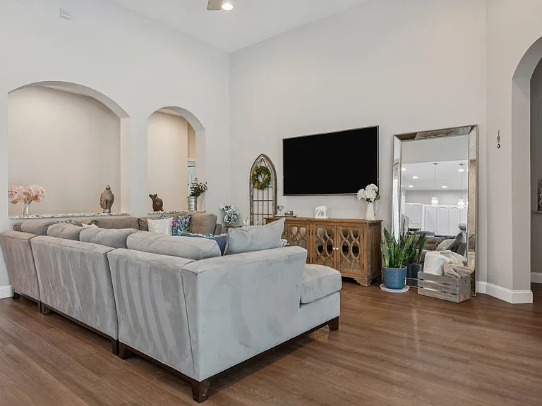 11329 Minaret Dr — Photo 7