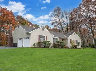 6 Radcliff Dr, Succasunna, NJ 07876