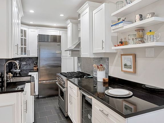 5th image of 310 W 72nd St #11-E