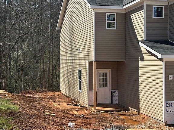 4th image of 769 Dawn Pl