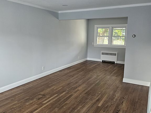 5th image of 8 Garden Pl