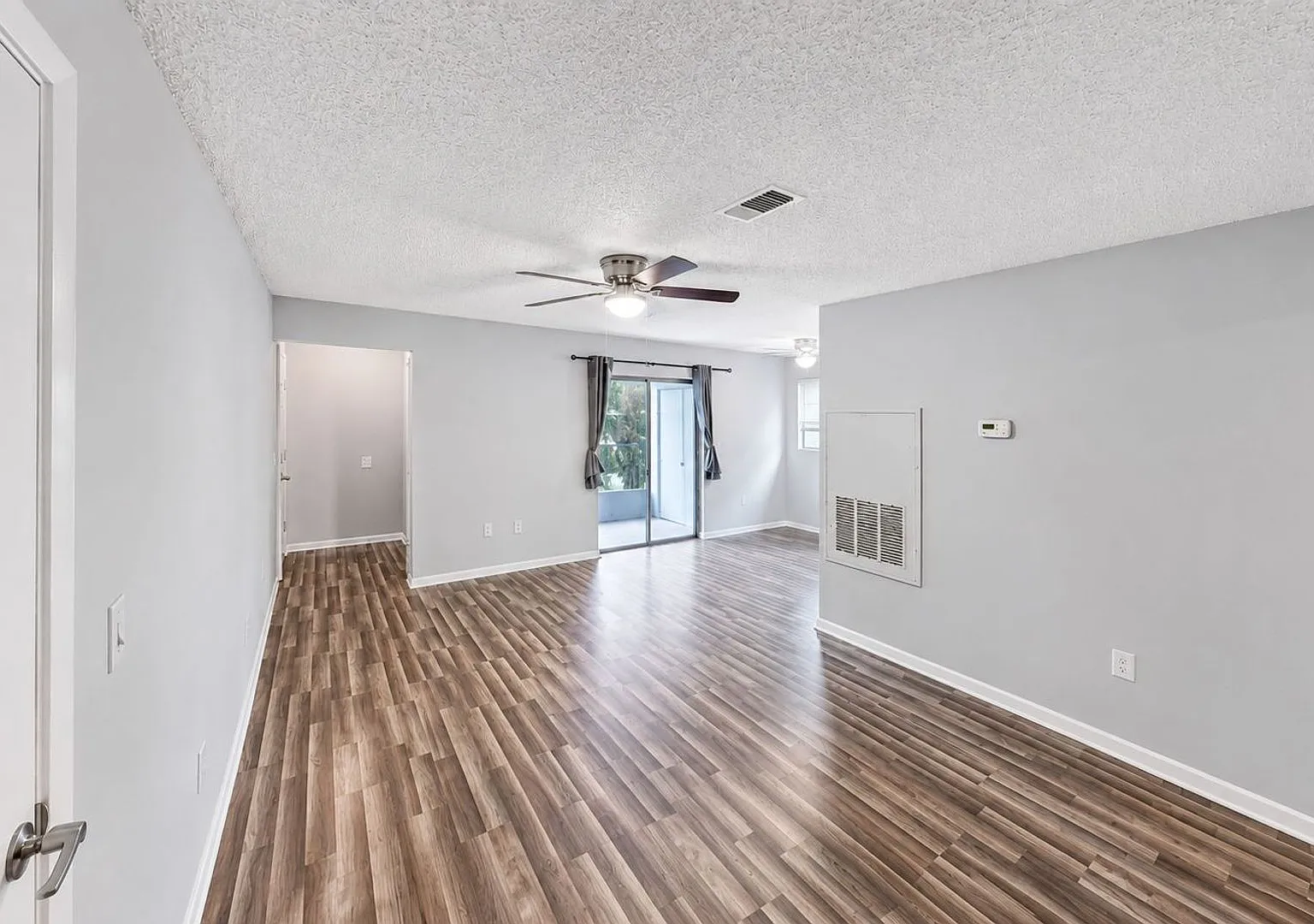 Hemlock St 10352-10358 - SH1 — Photo 2