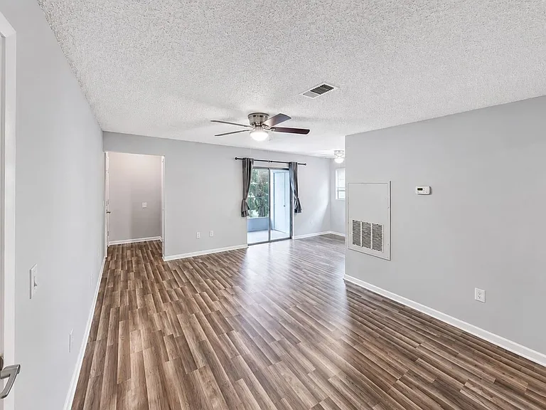 10352-10358 Hemlock St — Photo 2