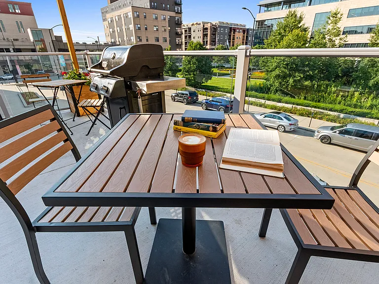 Come for the view, stay for the vibe. Our rooftop-style patio is your everyday getaway.