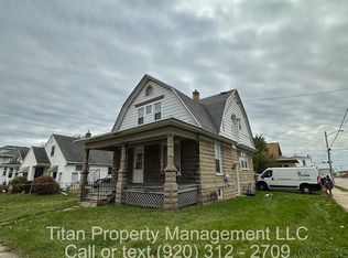 19 E Murdock Ave, Oshkosh, WI 54901