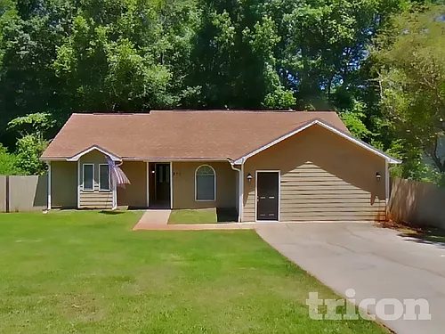 270 Rosewood Dr Photo 1
