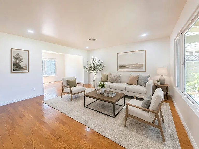 Living Room (virtually staged/digitally altered)