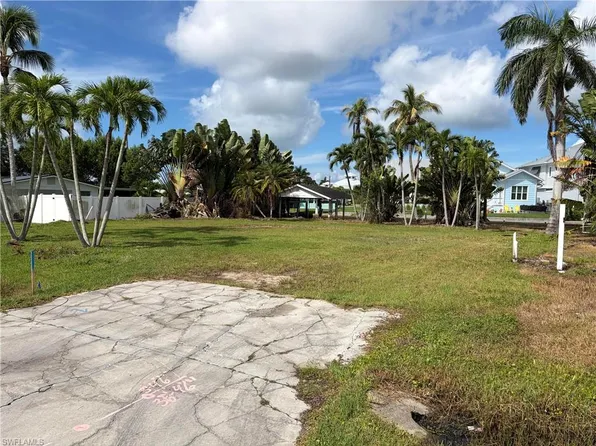 1138 Christopher CT, NAPLES, FL 34104