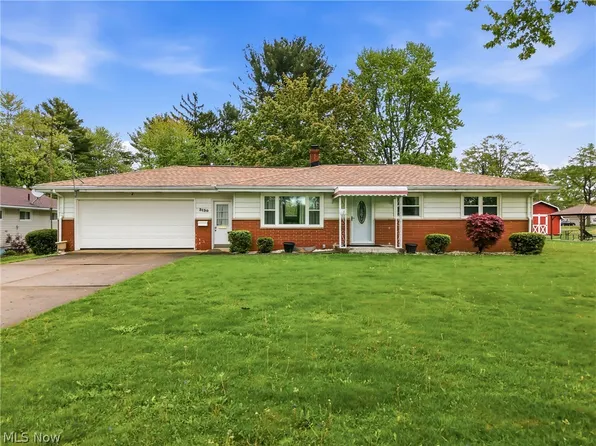 3130 Lynwood Dr NW, Warren, OH 44485