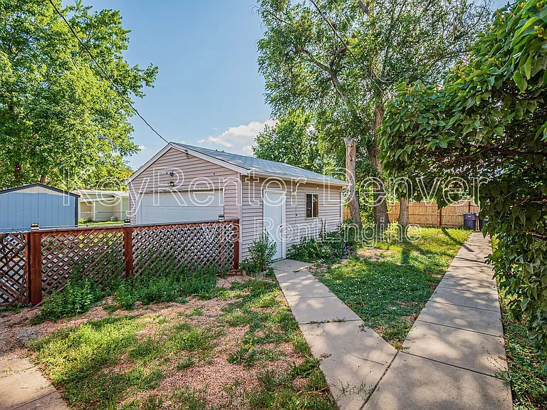 421 N Stuart St — Photo 36