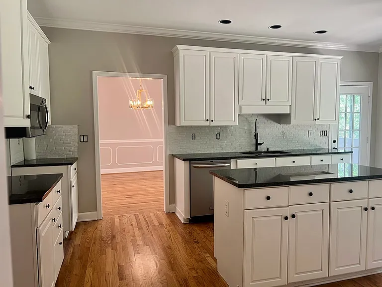 601 Southdale Cir — Photo 10
