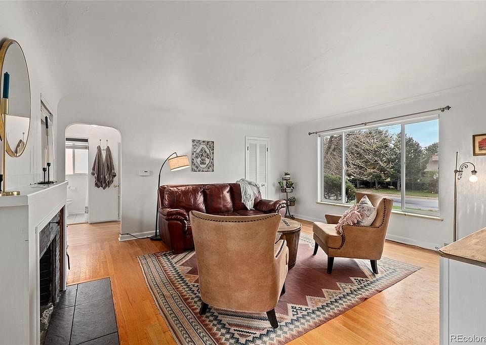 2nd image of 2872 Magnolia St