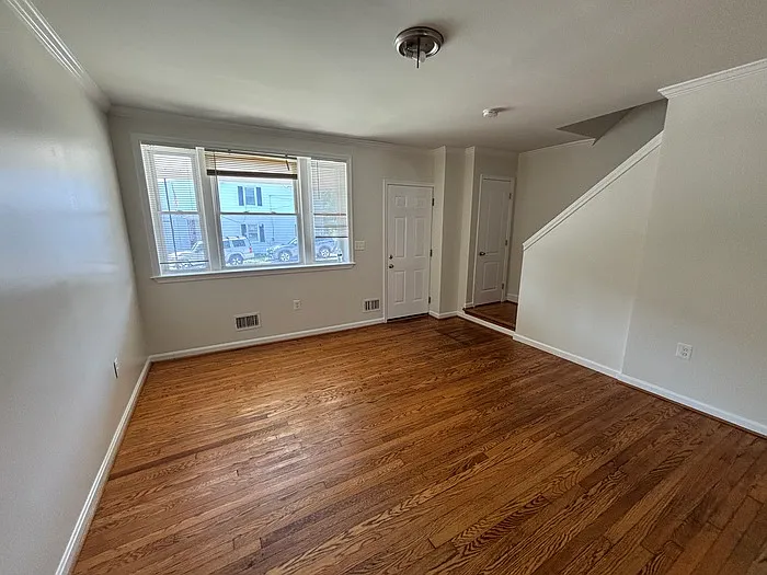 3 bed, 1.0 bath, $2,500 — Photo 2