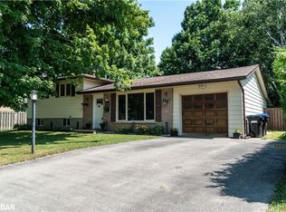 11 Ritchie Cres, Springwater, ON L0L1P0